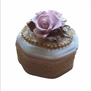 Vintage Flower Lace Holder